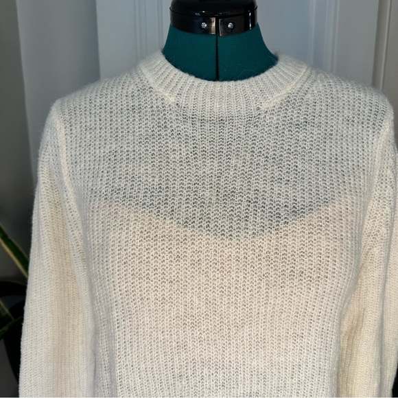 Banana Republic white Sweater Fine Knit small - Picture 2 of 11